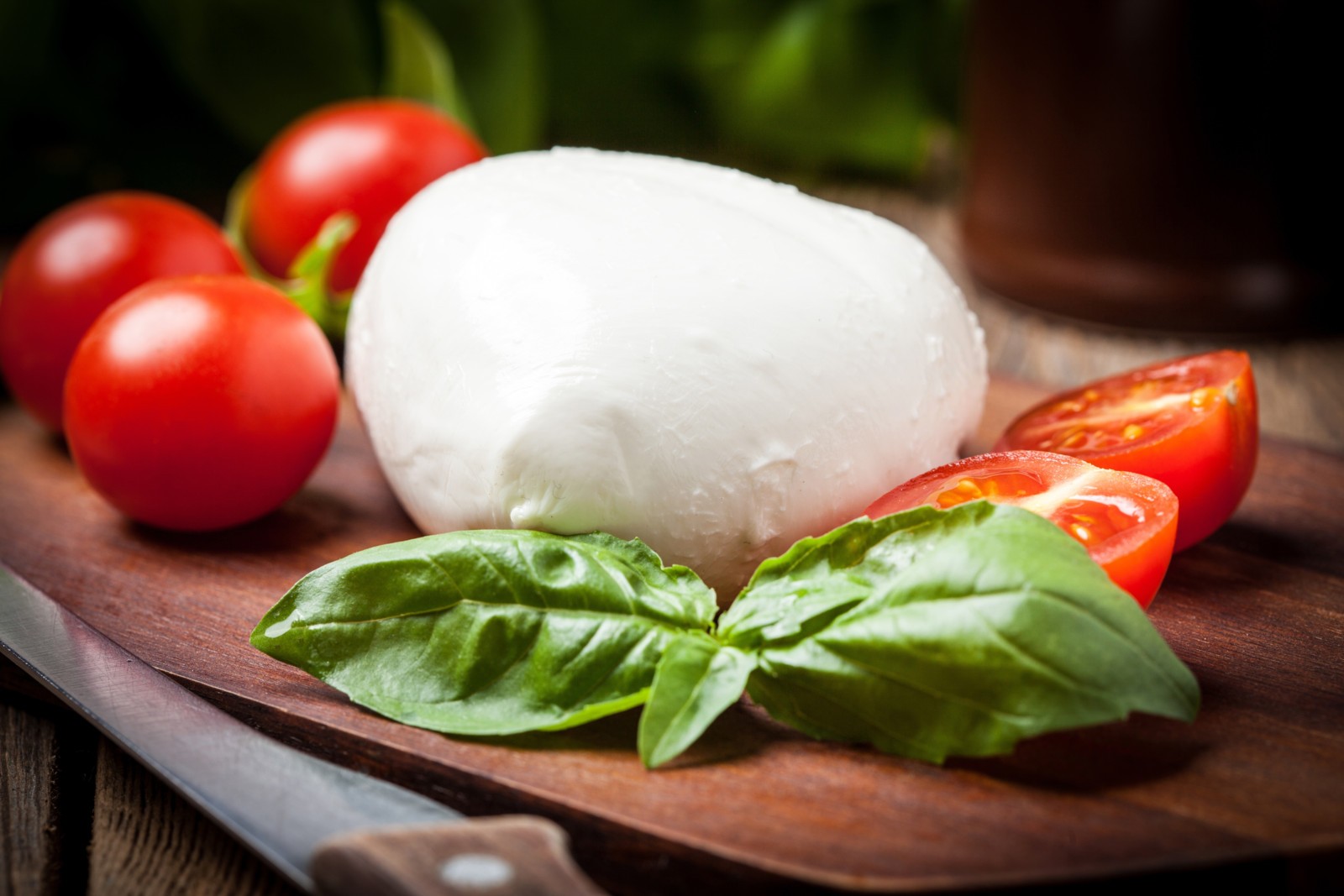 Der Geschmack von Capri: Basilikum, Mozzarella und Tomate